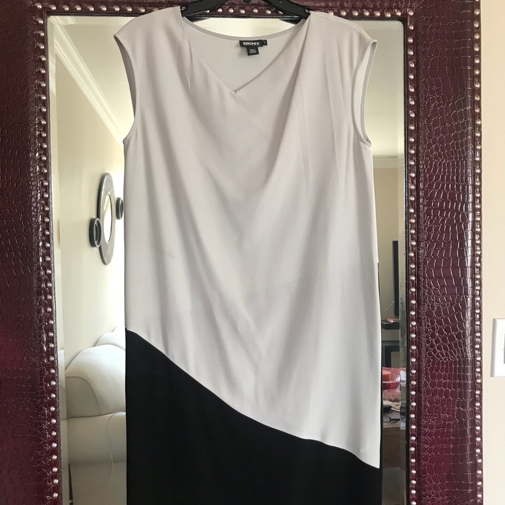 Trendy DKNY gray and black block dress